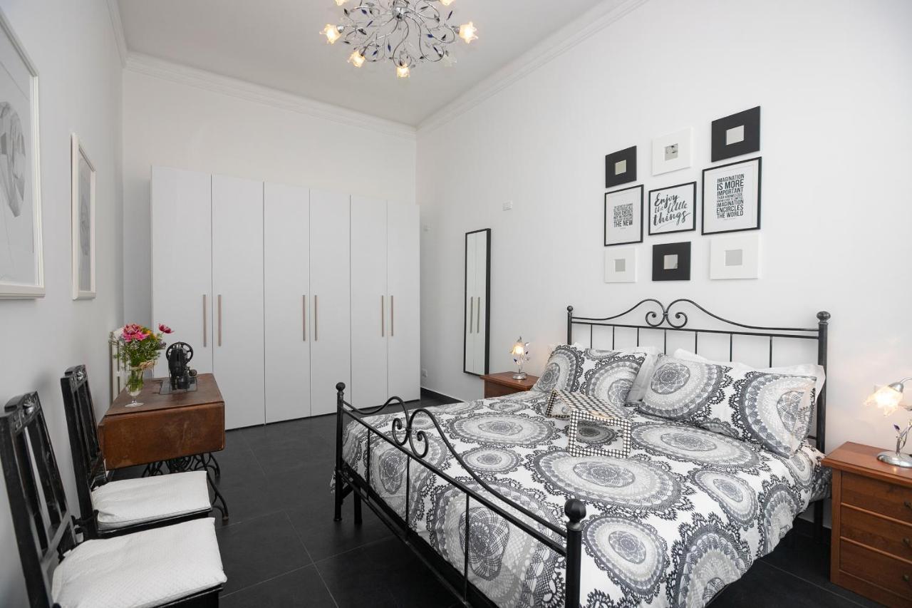 Real Italian Estate - Luxury Black&White Genoa Exterior photo