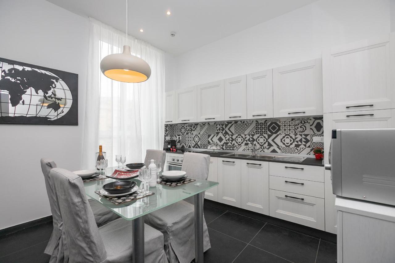 Real Italian Estate - Luxury Black&White Genoa Exterior photo