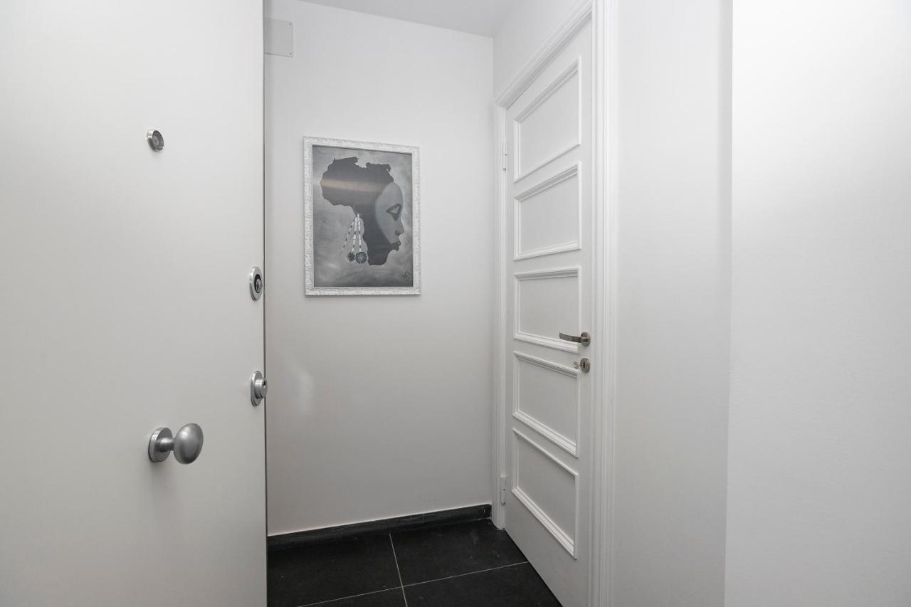 Real Italian Estate - Luxury Black&White Genoa Exterior photo